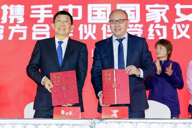 饰演沈泽民的演员史彭元，为作为;00后演员能够参演这部电影倍感荣幸，明白了青春的意义：;那时的年轻人将他们的青春热血洒向祖国大地，才孕育出了今天的美好生活